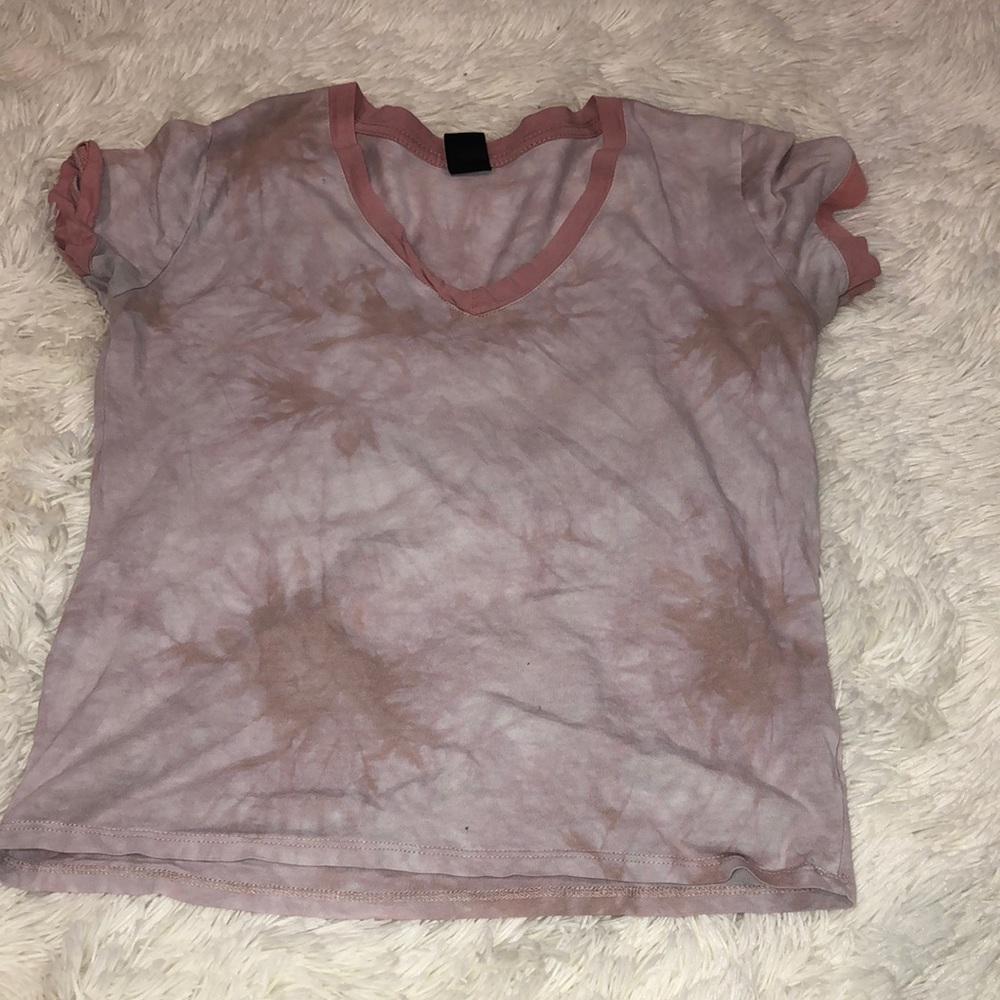 Zine size L fits like small women’s tie dye shirt